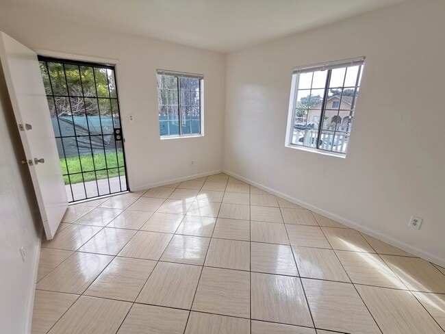 Building Photo - OSBORN ST Appartments Unit 2029