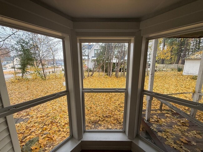 Photo - Large Duplex Available 6BD 2 BTH