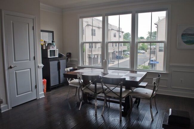 Comedor - 3717 Ambrose Hills Rd
