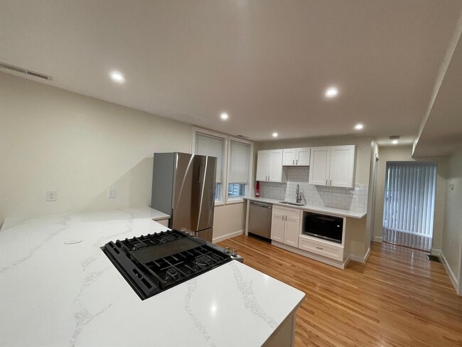 Building Photo - 83 Moreland St Unit 1