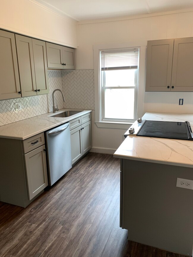 Building Photo - 47 Sumner St Unit #1