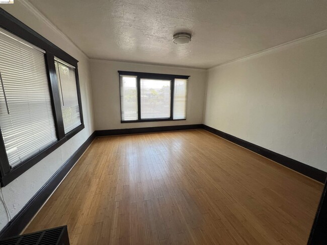 Photo - 1727 Alcatraz Ave