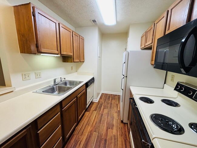 Photo - 1300 Cedar Ridge Dr