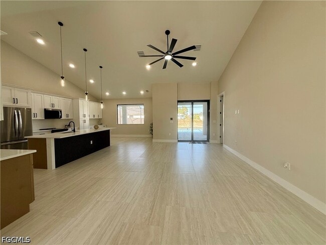 Photo - 106 NE 8th Pl