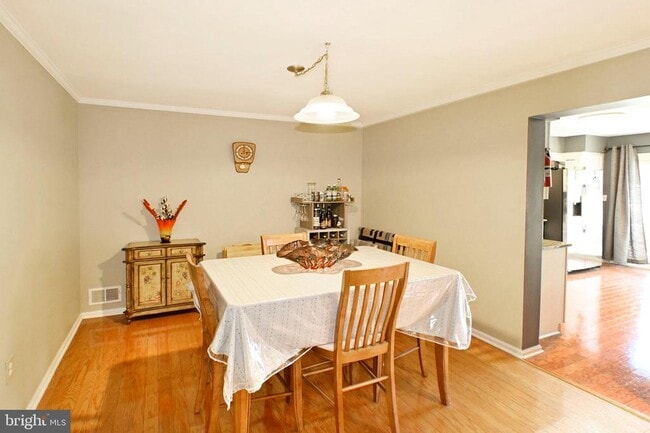 Photo - 110 Treymore Ct