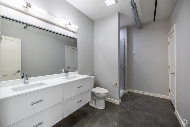 2BR, 2BA - 1457SF - First Bathroom
