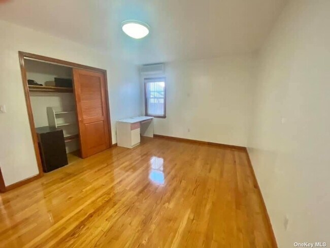 Photo - 77-11 168th St