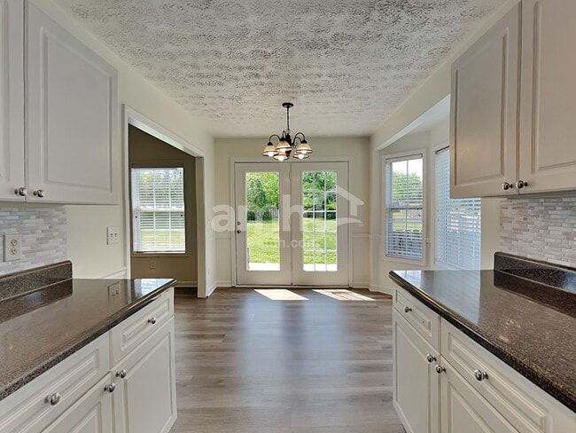 Photo - 614 Worthington Pl