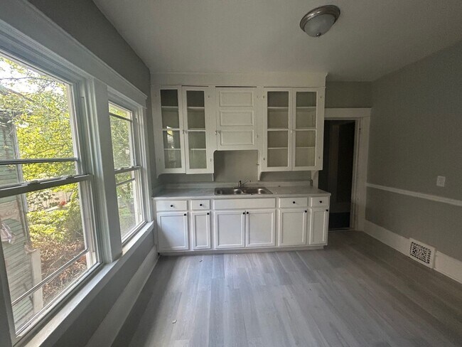 Photo - 10322 Parkgate Ave Unidad UP