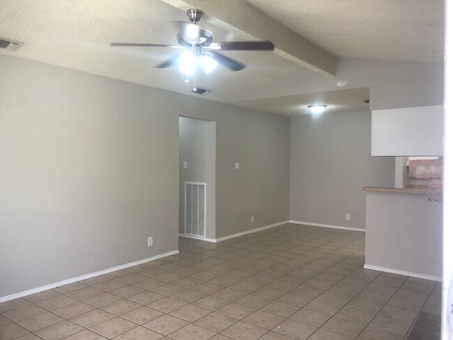 Sala de estar y comedor - 7257 Lansbury Dr