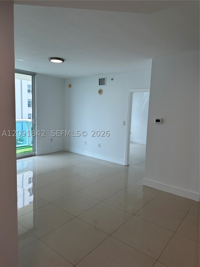 9201 Collins Ave Unit 524