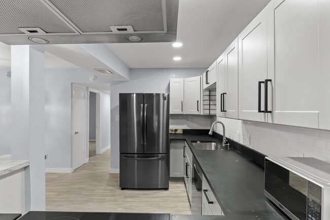 Photo - 500 Umstead Dr