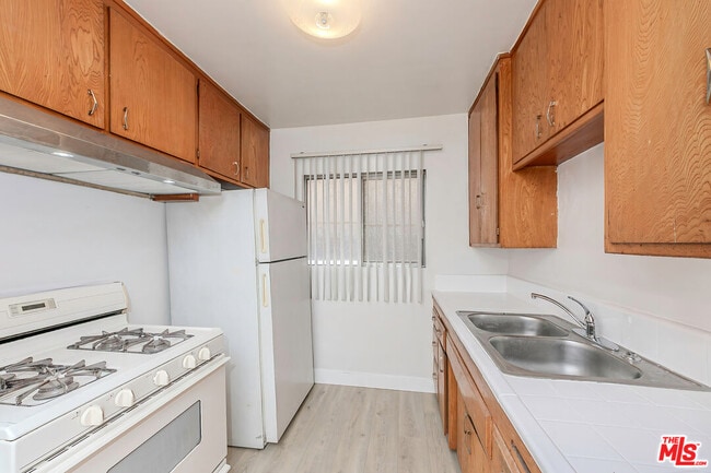 Photo - 428 S Wilton Pl Unidad 5