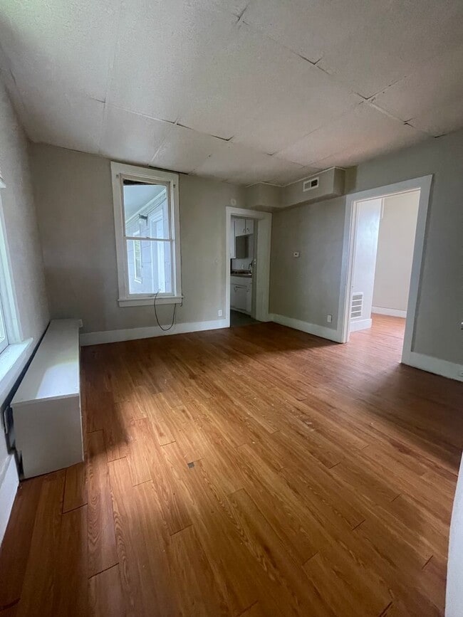 Photo - 2824 8th Ave Unit 2824 Apt 2 (Upper)