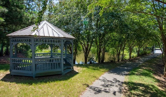 The Lakes Apartments