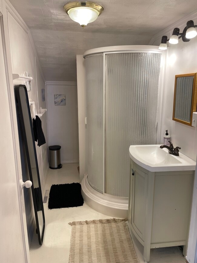 218 S Jackson St Unit B