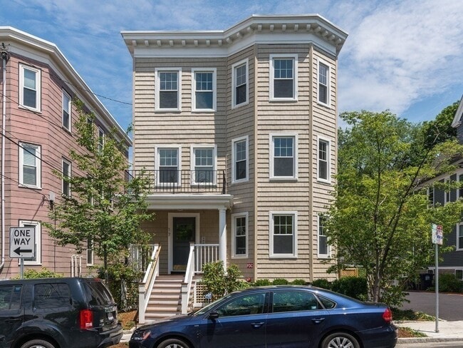 Building Photo - 17 Standish St Unit 1