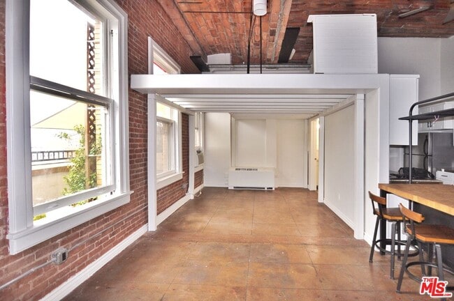 Photo - 215 W 7th St Unit 1404