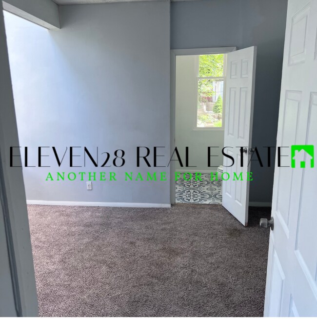 Photo - 2165 Selim Ave