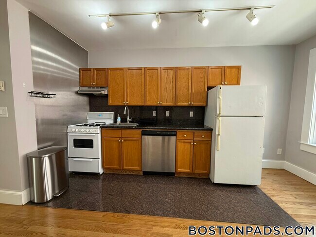 Building Photo - 90 Warrenton St Rental