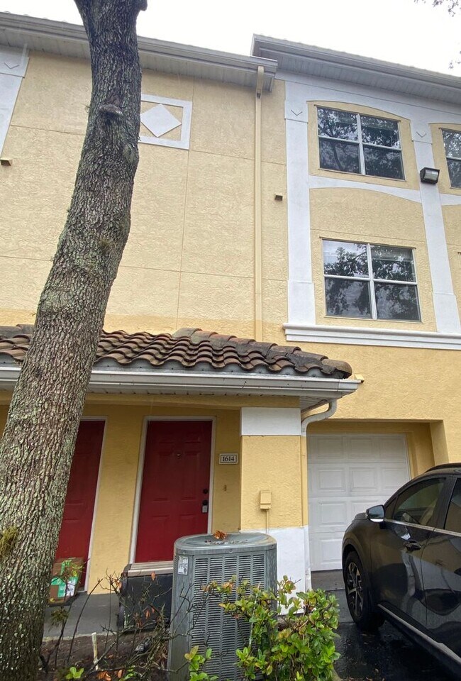Spacious 1br/1ba Visconti Townhome! - Spacious 1br/1ba Visconti Townhome!