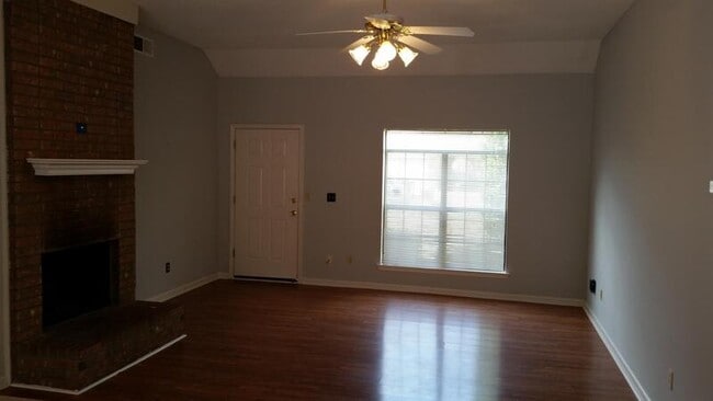 Photo - 5428 Gardendale St