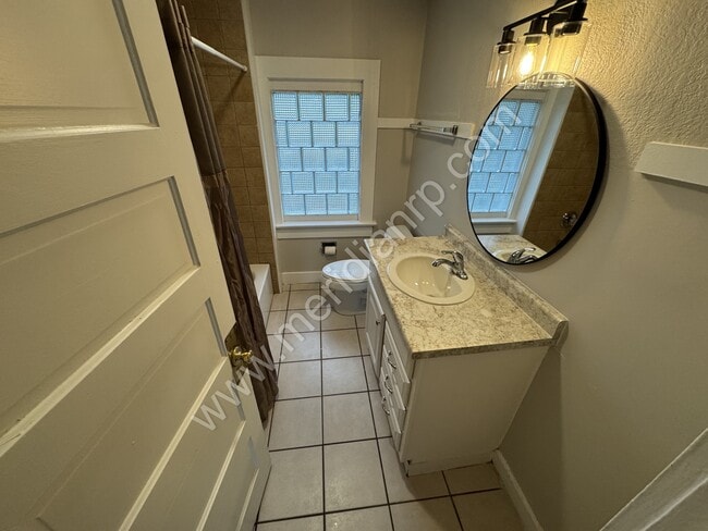 Photo - 321 Kinsmoor Ave
