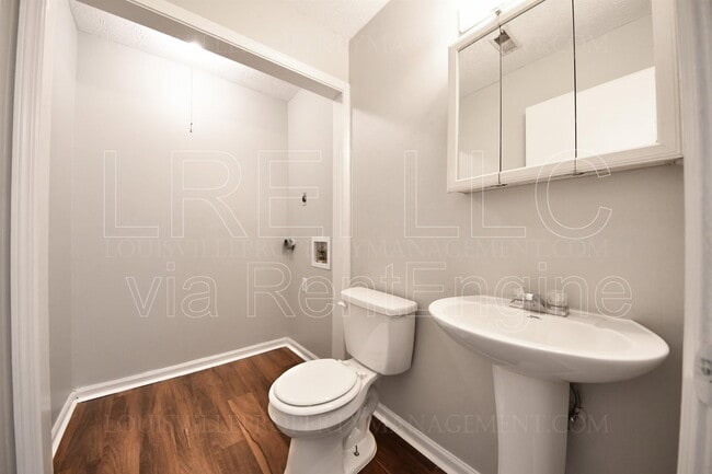 Photo - 621 Westport Rd