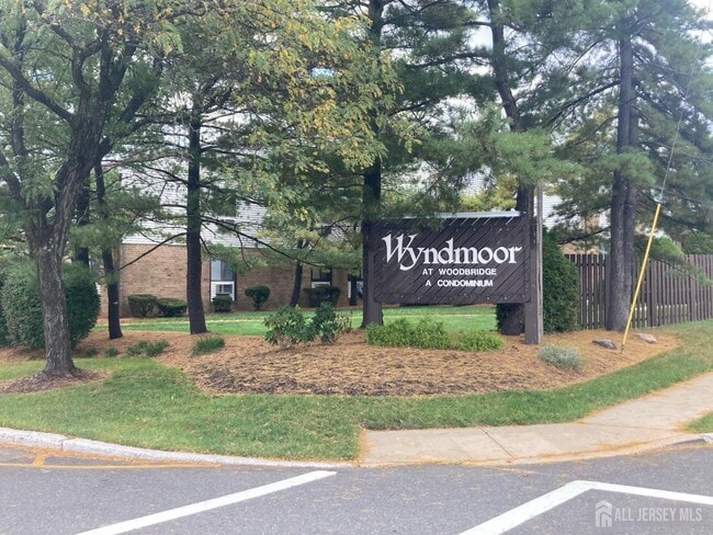 Building Photo - 1307 cricket Ln