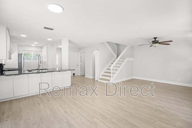 Photo - 4722 Lakeside Cir