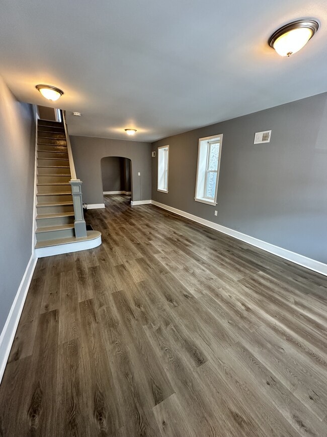 Photo - 218 W 5th St