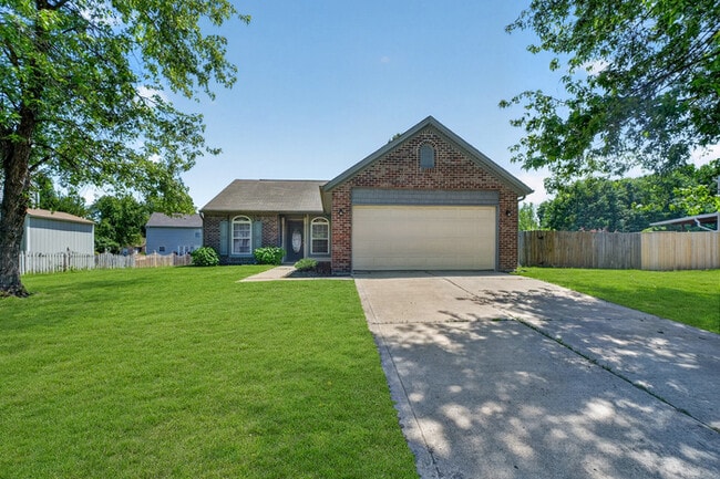 Building Photo - 3 Bedroom in Pike Township