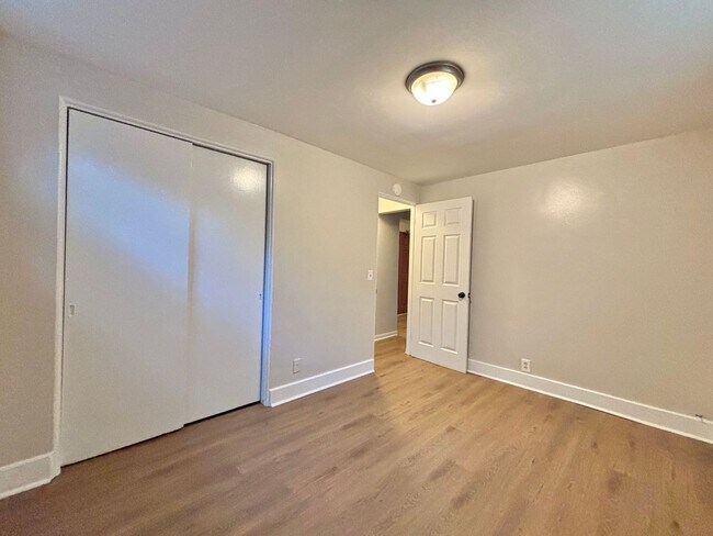 Photo - 3729-3731 Oakland - UNIT 6 Unidad 6