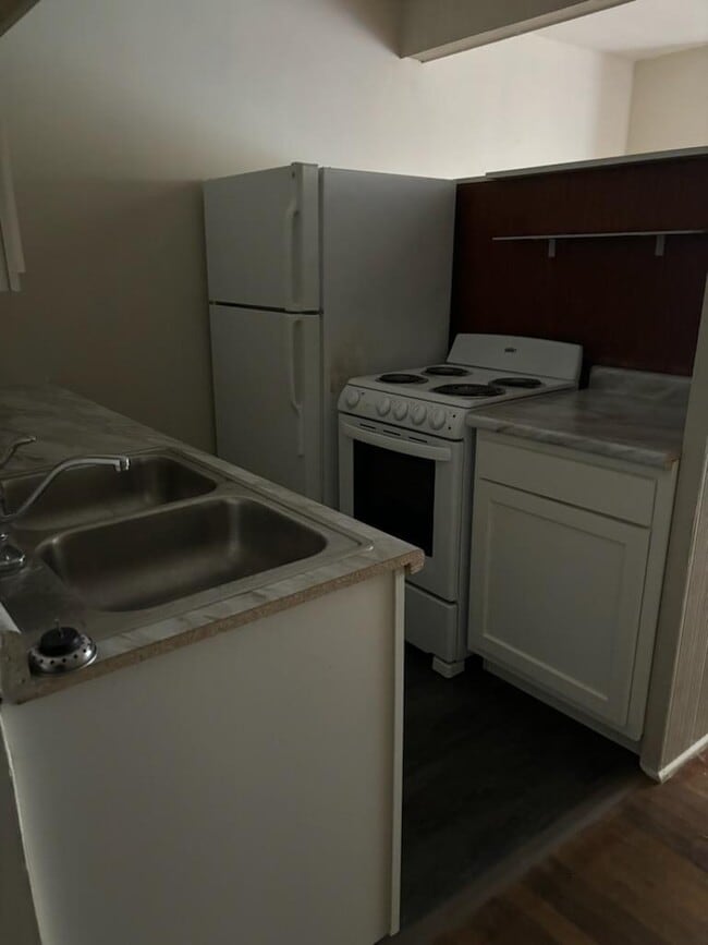 Kitchen - 68 Adams St Unit 4