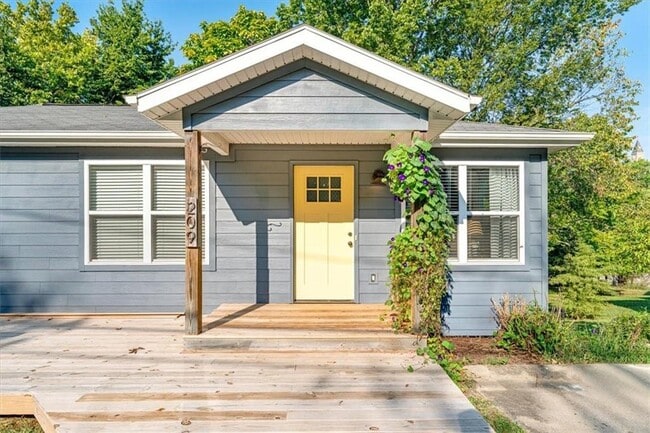 Building Photo - 209 S Willow Ave Rental