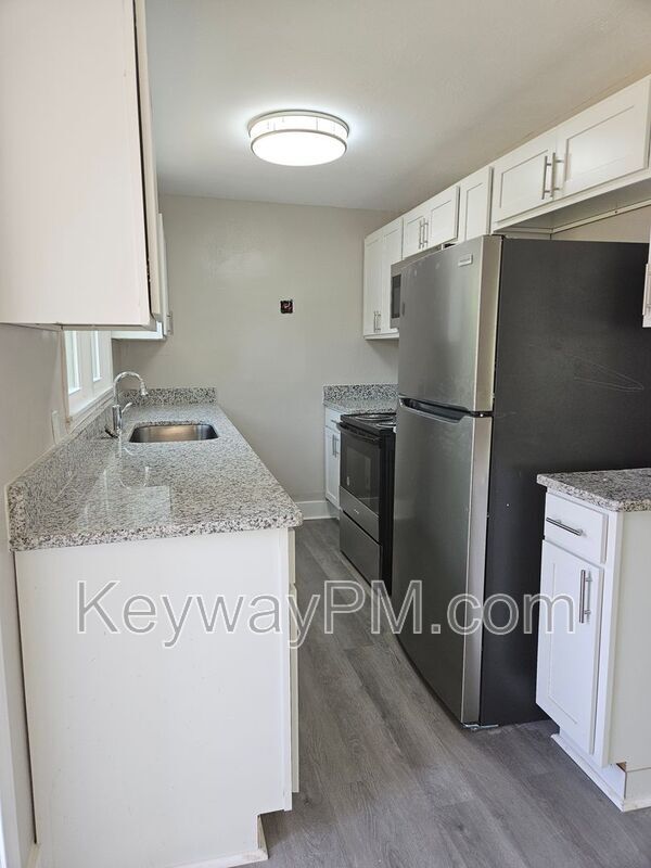 Photo - 302 Crystal Lake Dr