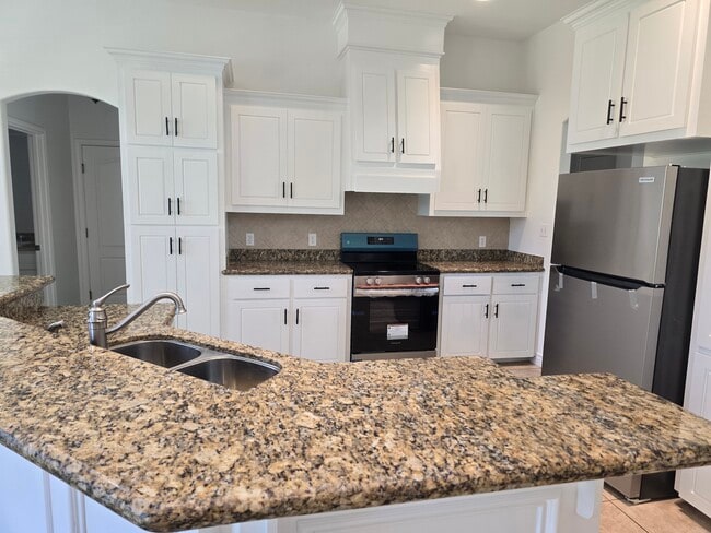 Kitchen-New Appliances - 904 Shawnee Bend Rd