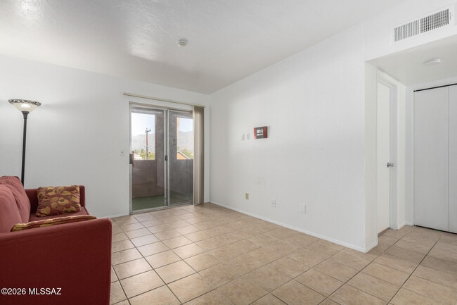 1810 E Blacklidge Dr Unit 123