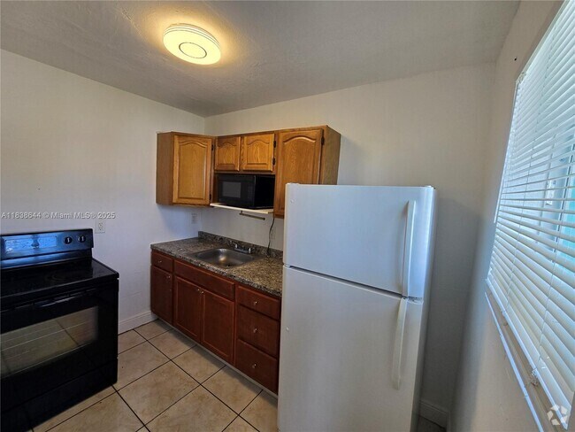Building Photo - 535 NW 7th St Unit 11 Rental