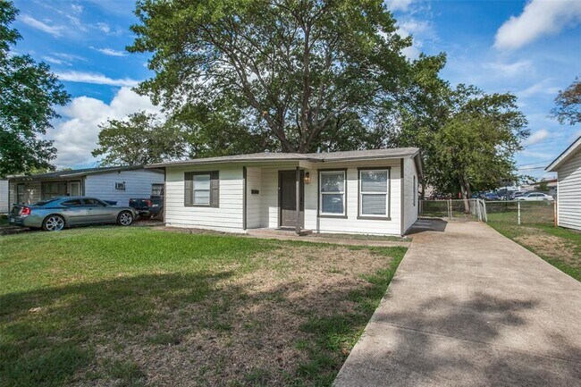 Photo - 637 N 4th St