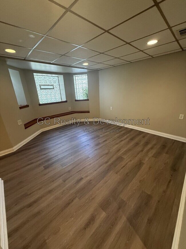 3859 N St Louis Ave Unit G