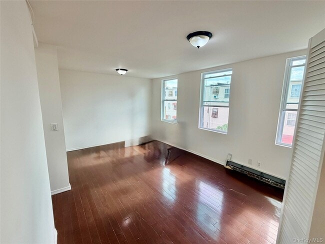Building Photo - 1227 Bryant Ave Unit 2