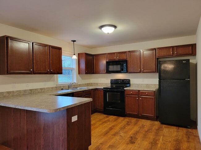 Photo - 647 Winding Ln