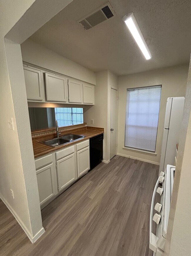 Photo - 521 Greenlawn Blvd