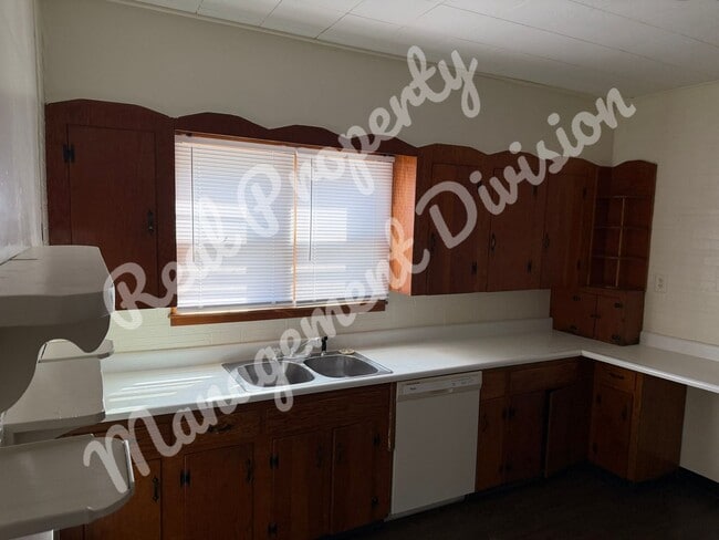 Photo - 4 Bed / 2 Bath Home – Large Yard, Basement, New Appliances!