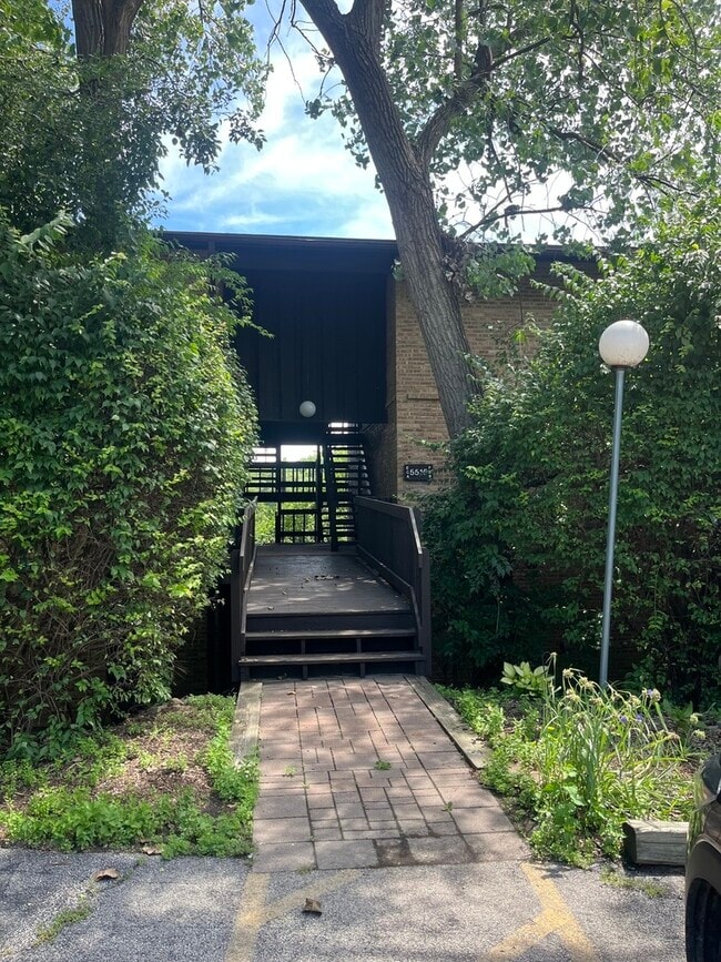 Building Photo - 5515 E Lake Dr Unit D