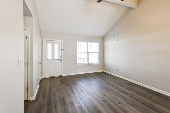 Photo - 6392 Manchester St