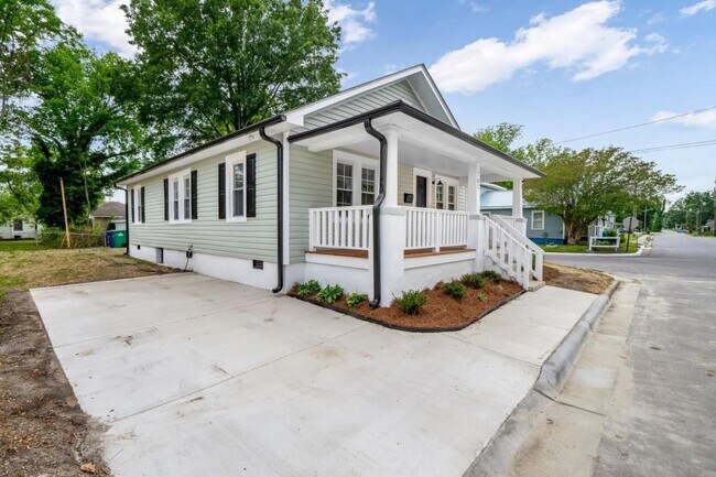 Photo - 707 Douglas Ave