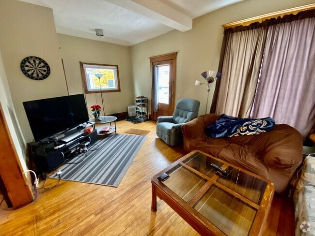 Building Photo - SPACIOUS 4BD House near U of M & Dinky Tow...