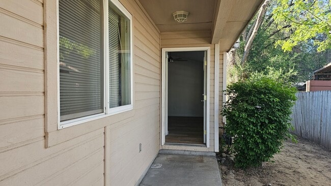 Building Photo - Delaware Duplex Unit 259